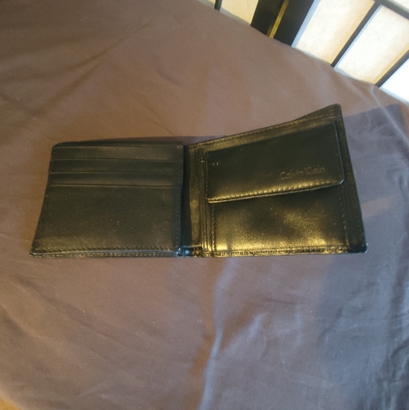 Calvin Klein Genuine Leather Wallet - Picture 4 of 4